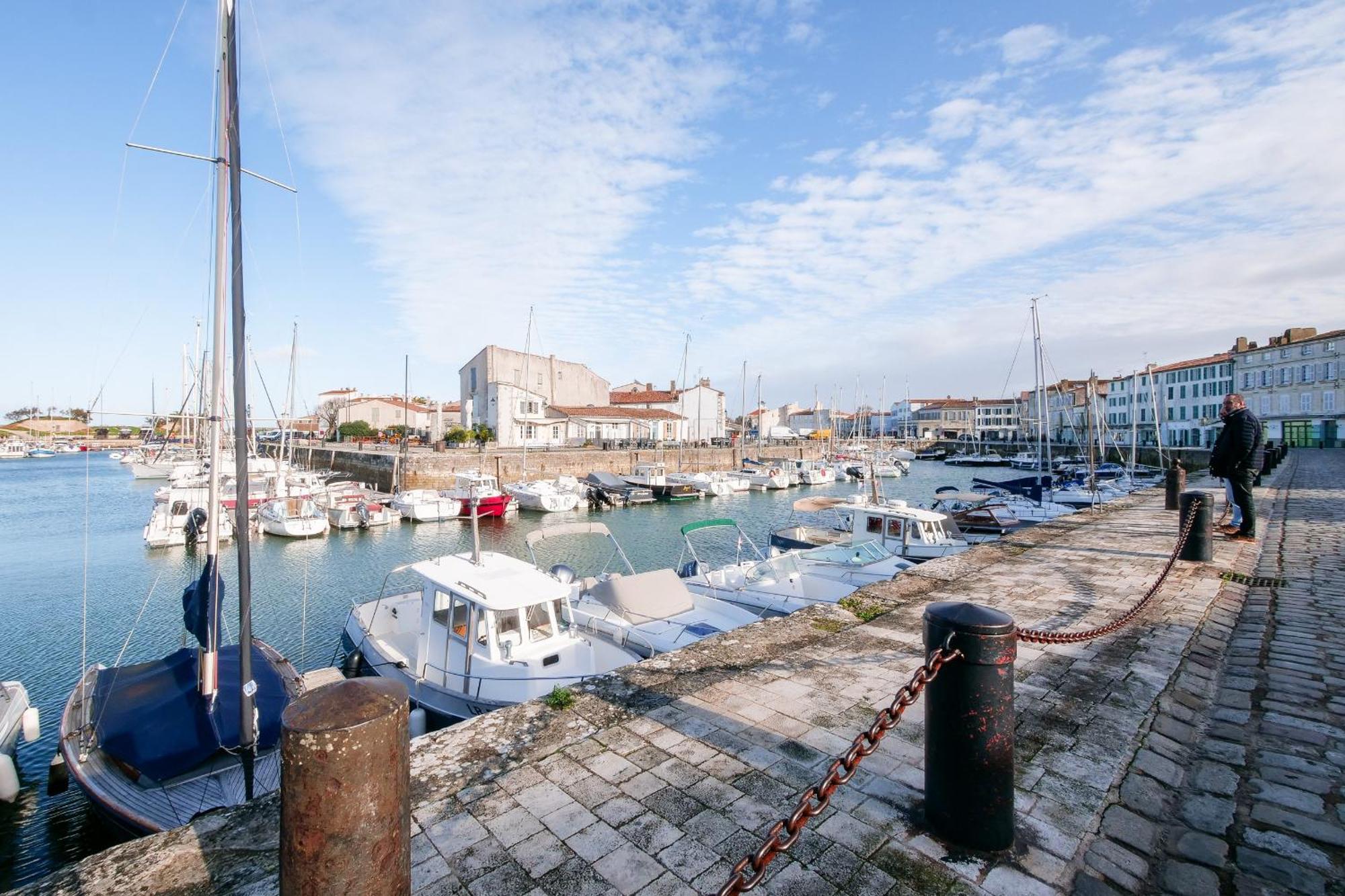 La Suite 24 - Studio Avec Terrasse A 100M Du Port De Saint-Martin-De-Re Bagian luar foto